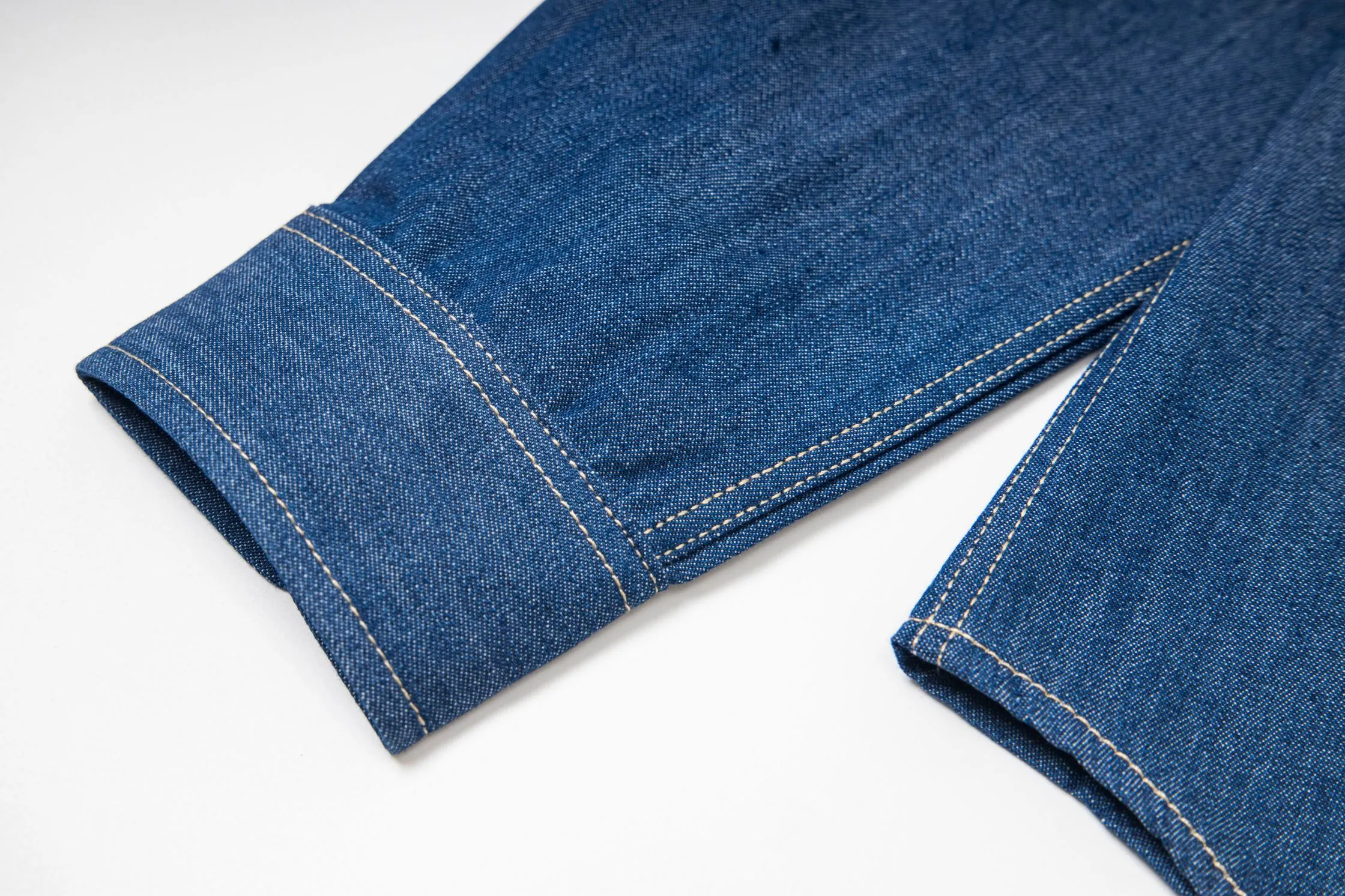 🅿️250 new model number: B115 Ralph Lauren/Ralph Lauren classic color small label couple style washed denim long-sleeved shirt 1️⃣Made of high-quality denim fabric, the upper body is soft and comfortable, extremely delicate, the hand feels solid, smooth and soft. The fabric does not wrinkle, and the hand feel is invincible. The details are handled perfectly! 2️⃣Adopting the washing process, the workmanship details are perfectly controlled. They are all hemmed with vest technology, and the inside of the sleeves are also different. Different from the four-needle and five-thread workmanship, the collar is also designed with interlining, which shows high-end fashion and individuality. The style is fashionable, simple and elegant! 3️⃣It is very youthful and energetic, and can be easily worn by both men and women. It is very in line with the fashion aesthetic concepts of today's young people! Color: light blue, dark blue Size: S, M, L, XL